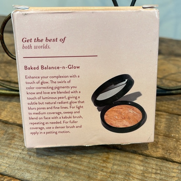🆕 Laura Geller Baked Balance-N-Glow Illuminating Foundation - Picture 3 of 8